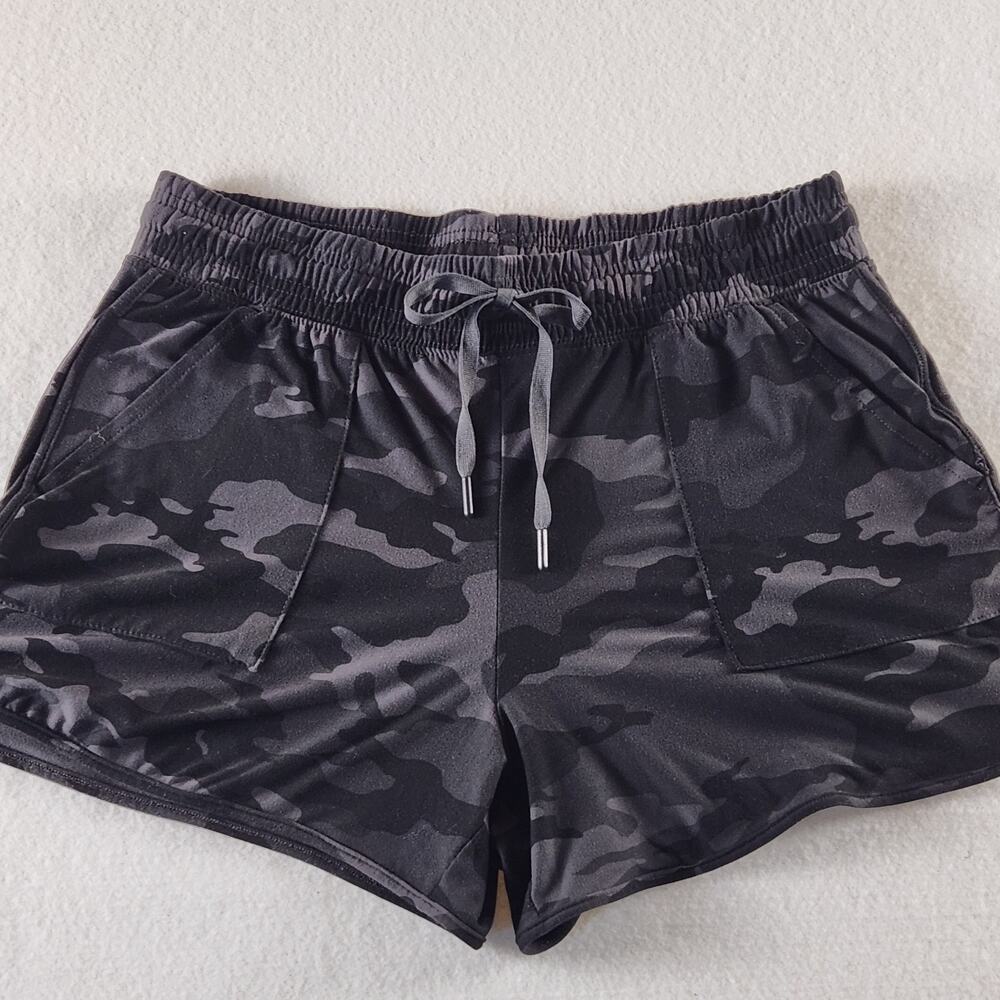 Womens Size M8-10 Athletic Shorts Drawstring Buttery Soft Black Camo W/Pockets